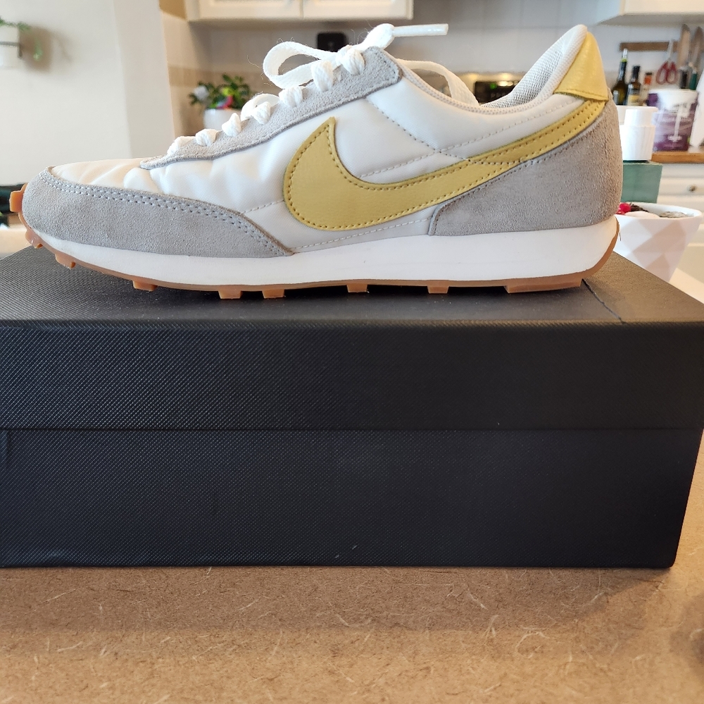 Size 7 Nike's